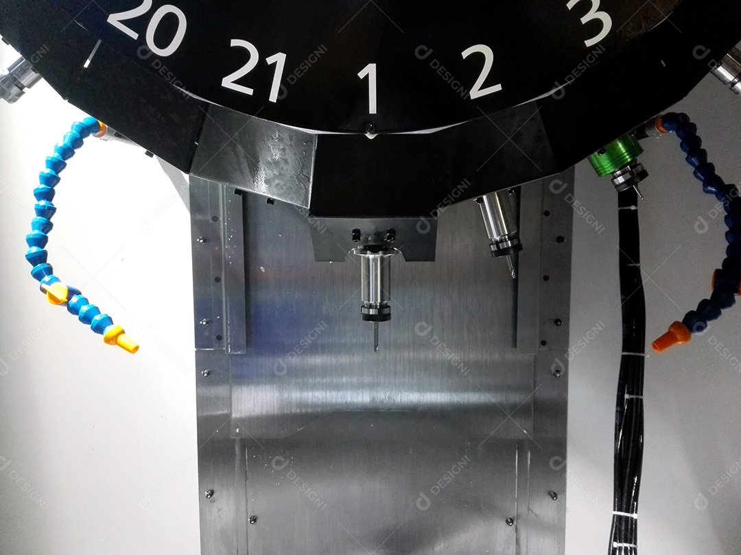 Cabeça giratória com brocas e ferramentas de furadeira