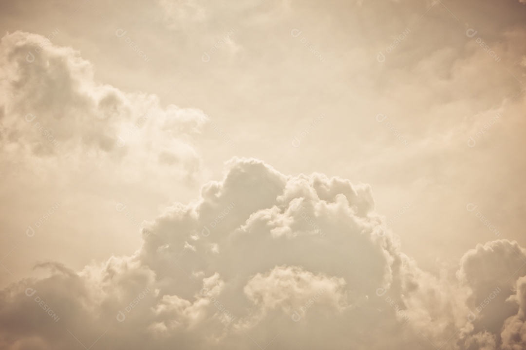 Nuvem contra a luz do sol