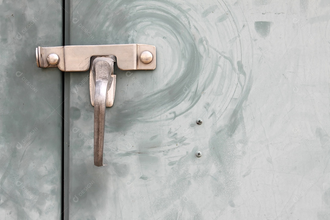 Trava de metal e armários de aço