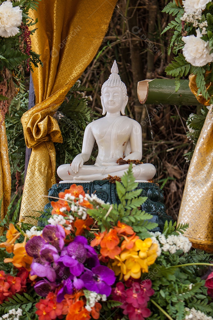Imagem e flores de Buda
