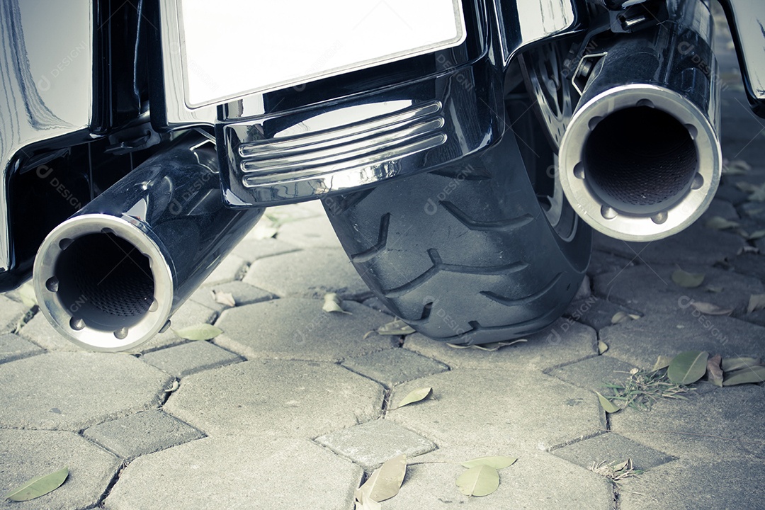 Estilo de fundo de escapamento duplo de motocicleta