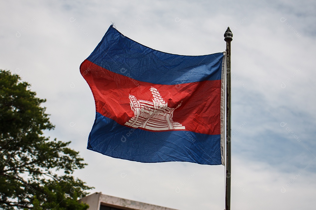 Bandeira do Camboja Hasteada