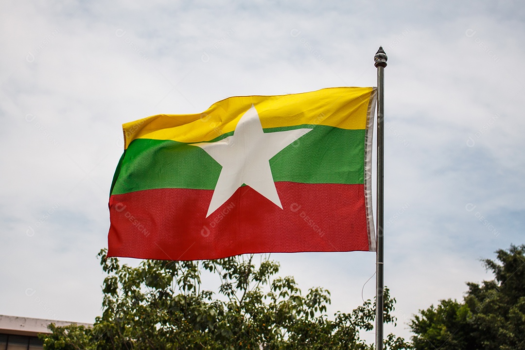 Bandeira de Mianmar Hasteada