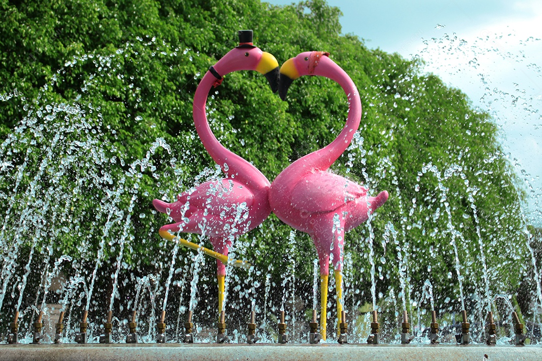 Estátua de um casa de flamingos rosas