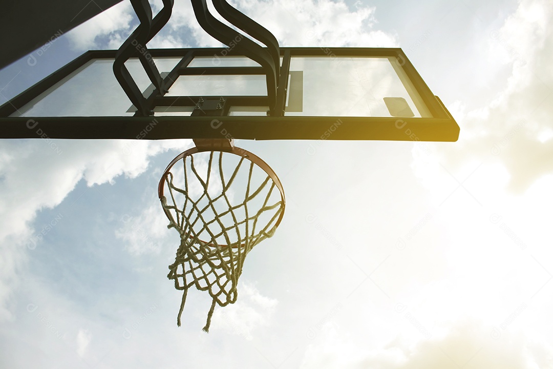 Uma cesta de basquete