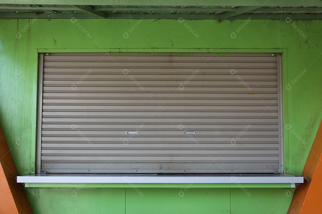 Janela antiga de um comércio