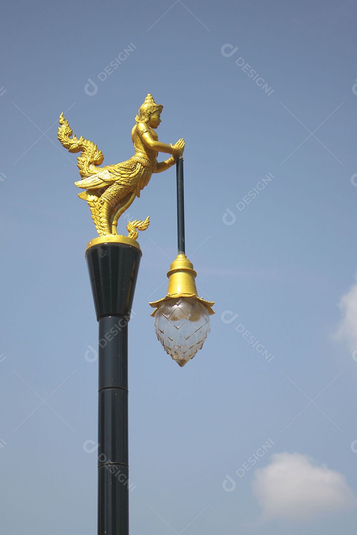 Estátua em luminária