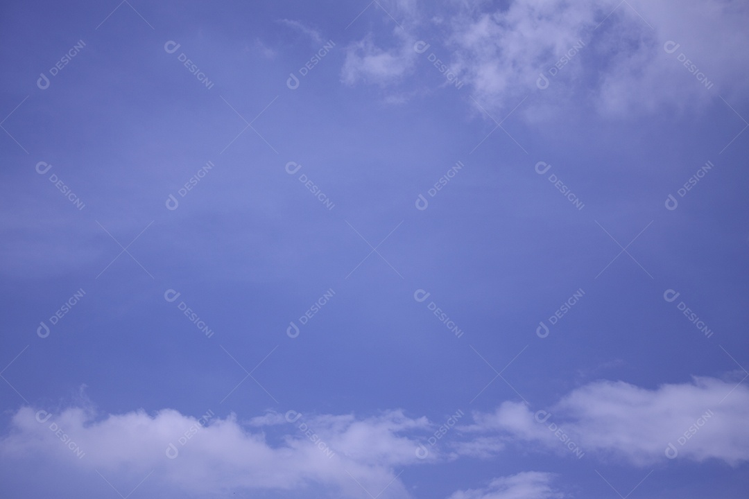 Céu azul com nuvens