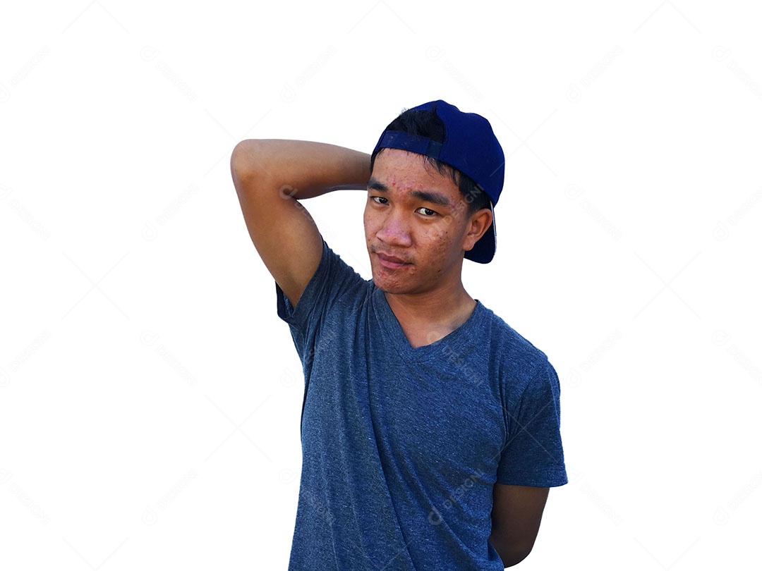 Menino jovem usando boné