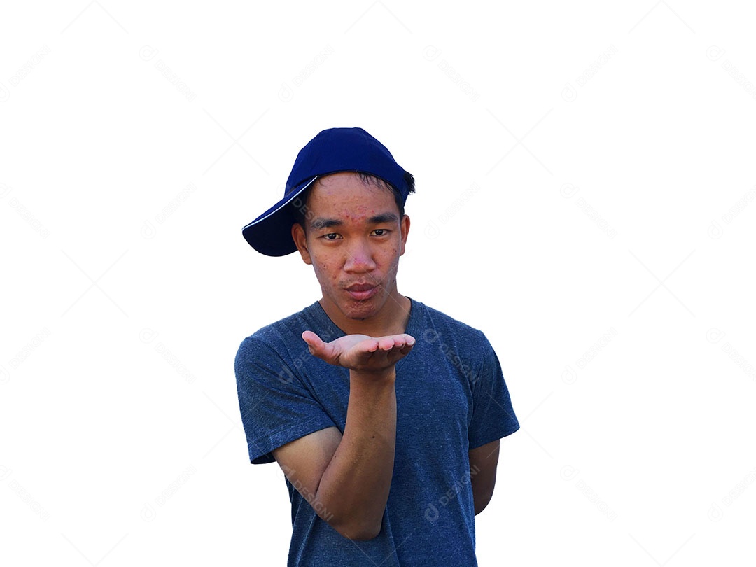 Menino jovem usando boné