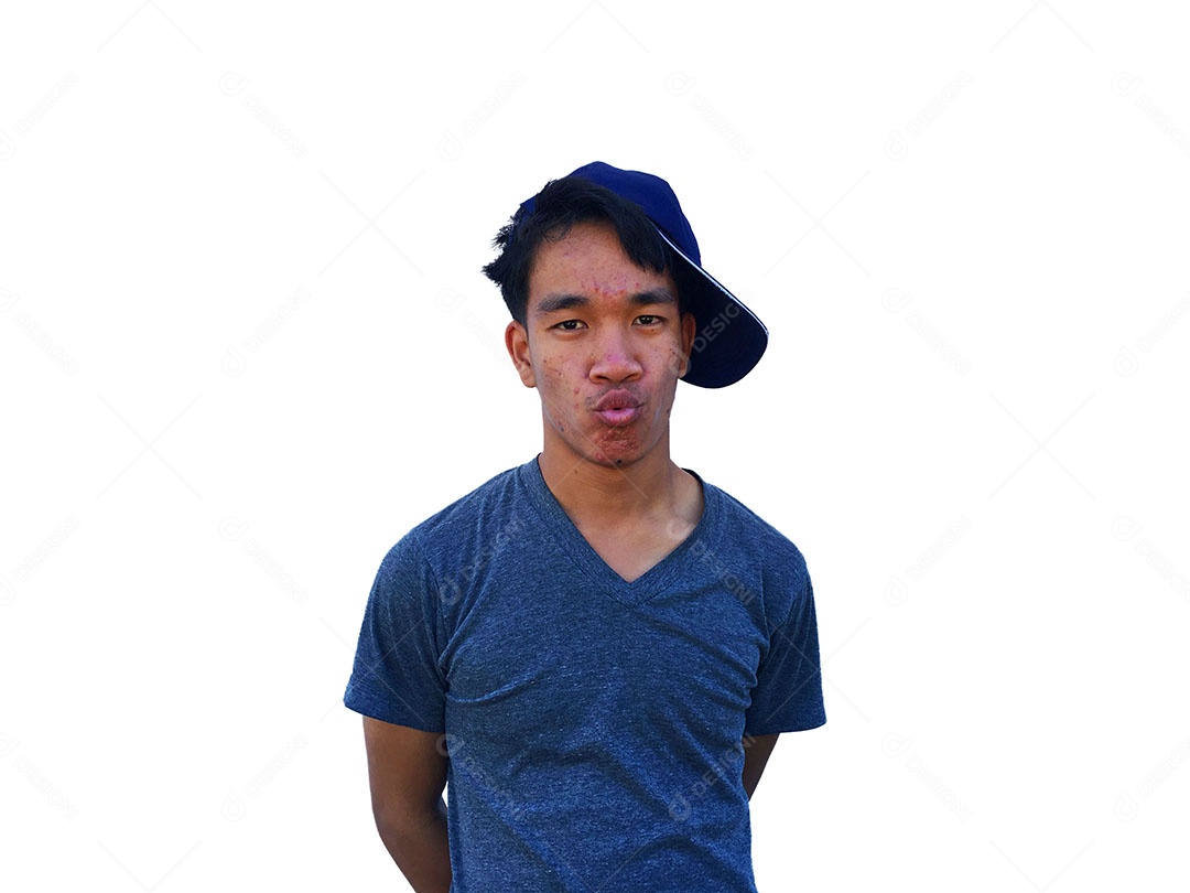 Menino jovem usando boné