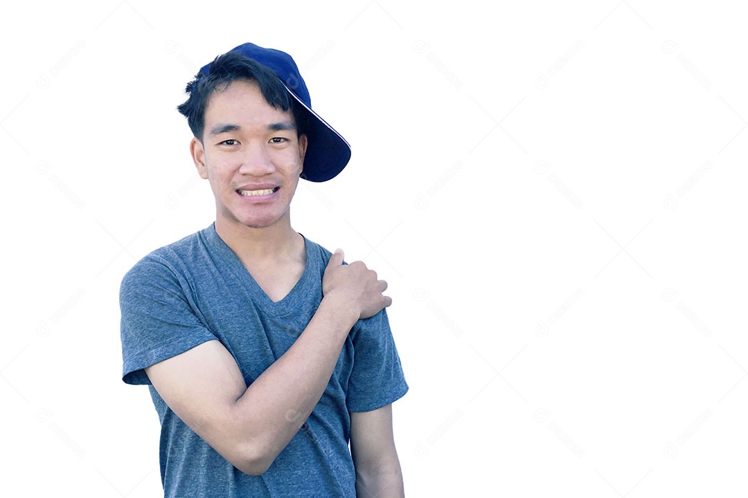 Menino jovem usando boné