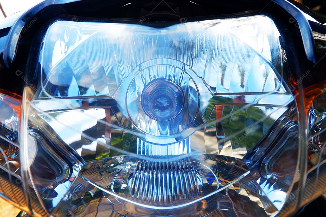 Faróis da motocicleta.