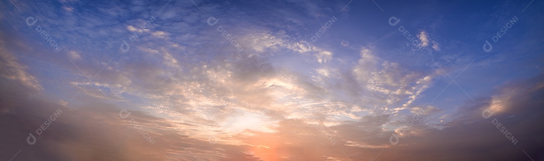 Céu e nuvens durante o dia
