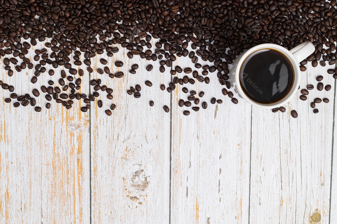 Grãos de café dispostos em forma de coração Adoro beber café