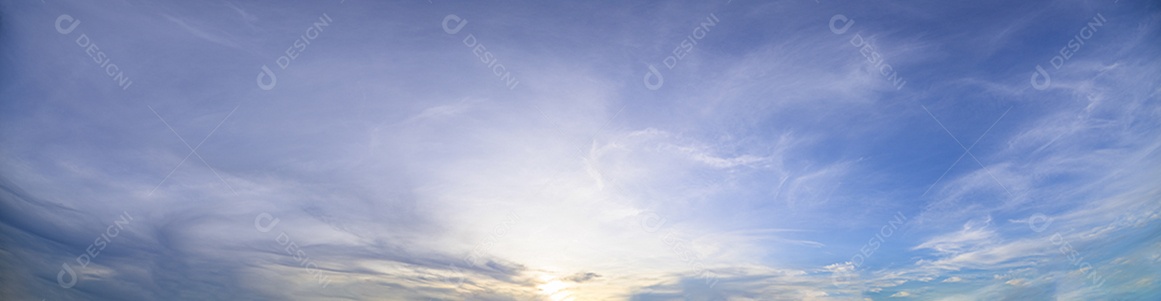 Céu e nuvens à noite