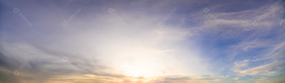 Céu e nuvens à noite