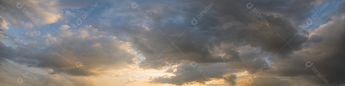 Céu e nuvens à noite