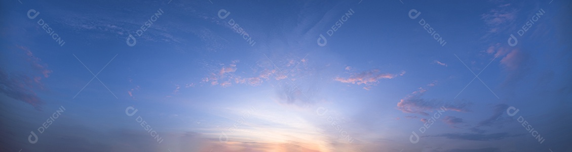 Céu e nuvens à noite