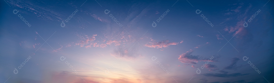 Céu e nuvens à noite