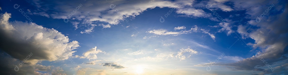Céu e nuvens à noite