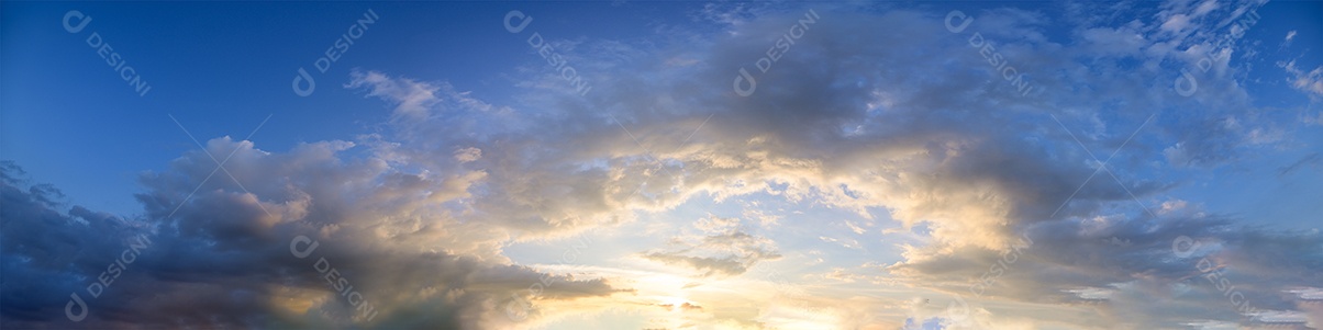 Céu e nuvens à noite