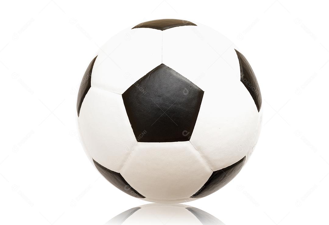 Bola de futebol sobre fundo isolado branco