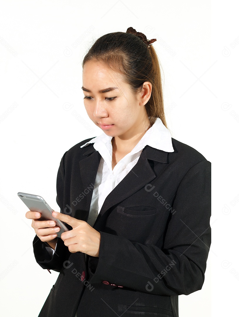 Empresária mulher estão usando telefone inteligente móvel e sensível ao toque para comunicação e verificação