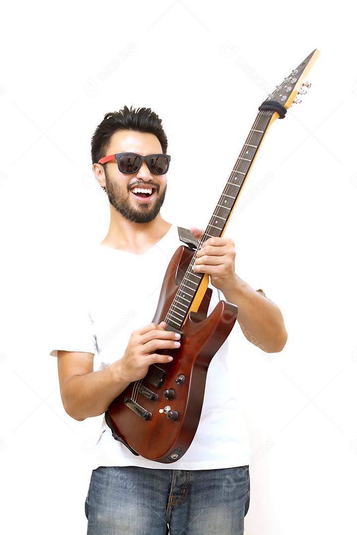 Homem Bonitos jovens asiáticos tocando guitarra