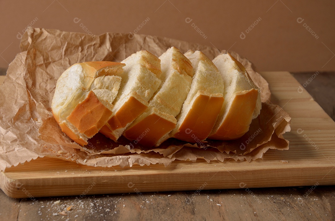 Pão comida sobre uma mesa de madeira padaria