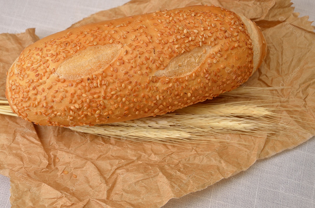 Pão comida sobre uma mesa de madeira padaria