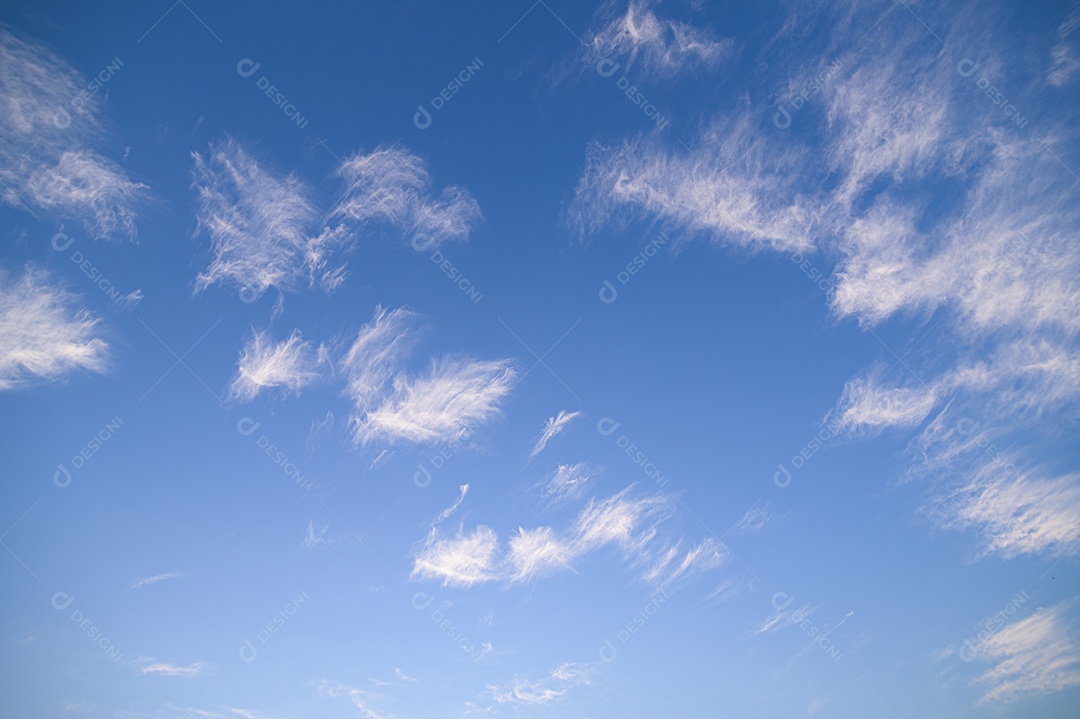 Céu panorâmico e nuvens Luz do sol à noite