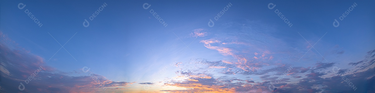 Céu panorâmico e nuvens Luz do sol à noite