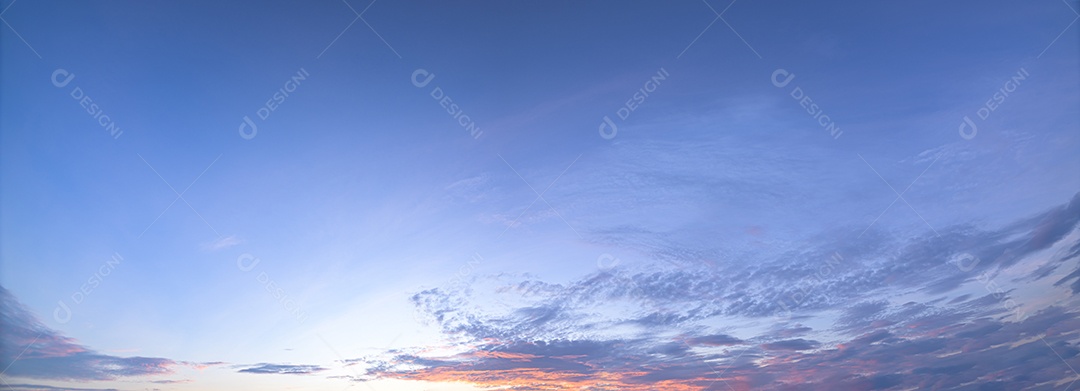 Céu panorâmico e nuvens Luz do sol à noite