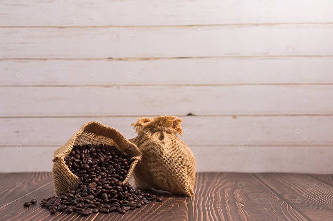 Adoro beber café, canecas de café e grãos de café