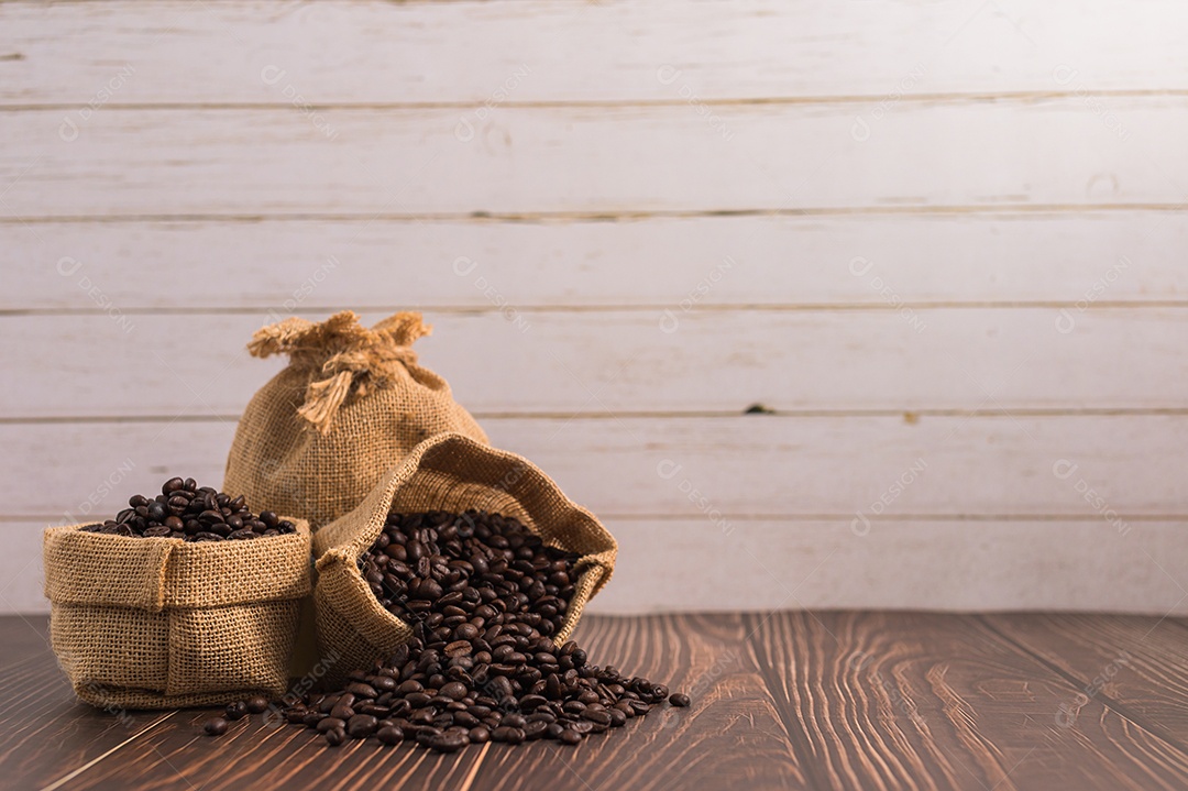 Adoro beber café, canecas de café e grãos de café