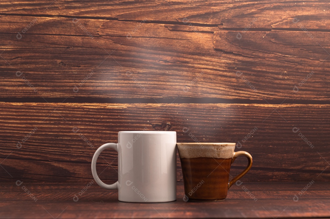 Adoro beber café, canecas de café e grãos de café