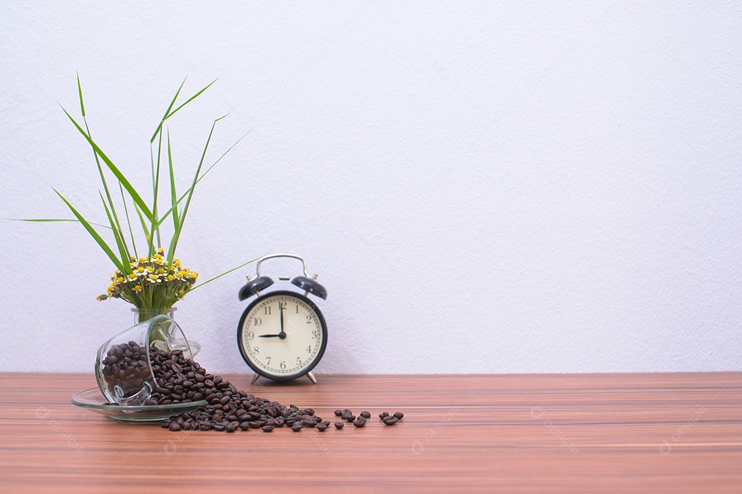 Conceito de crescimento financeiro Moedas empilhadas na mesa