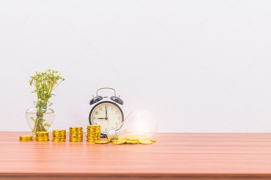 Conceito de crescimento financeiro Moedas empilhadas na mesa