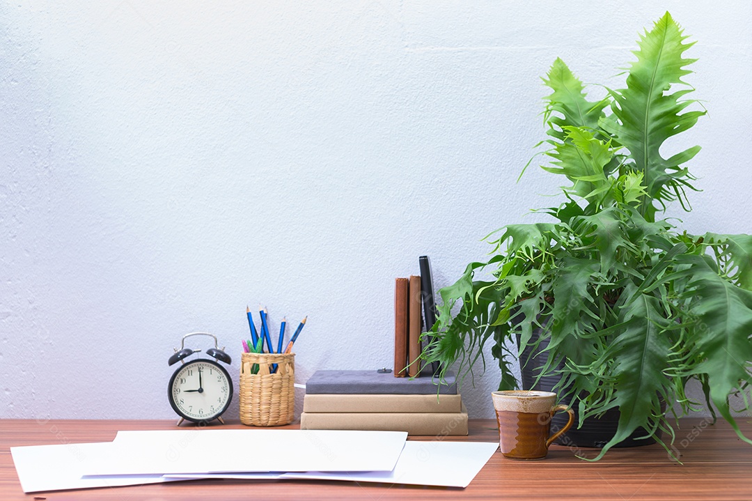 Documentos sobre uma mesa no escritório