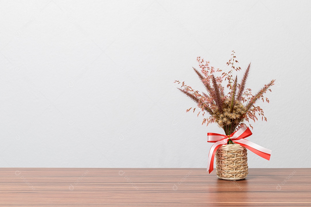 Vaso de flores na mesa