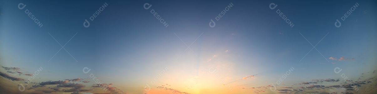 Céu e nuvens à noite