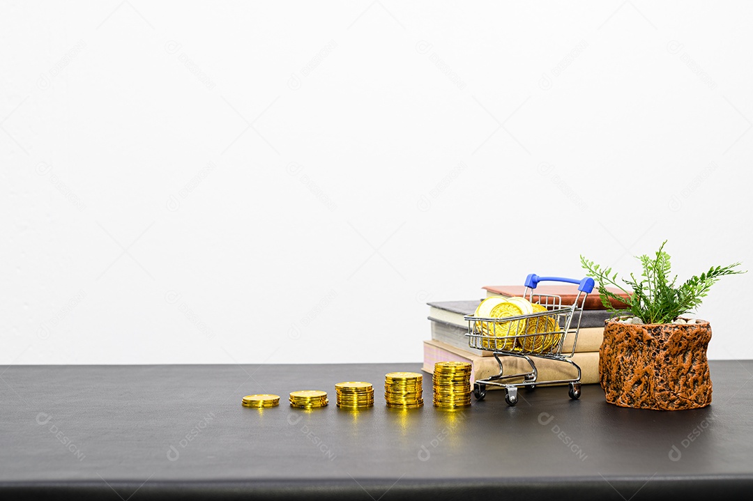 Conceito de crescimento financeiro em um negócio empilhado na mesa do escritório