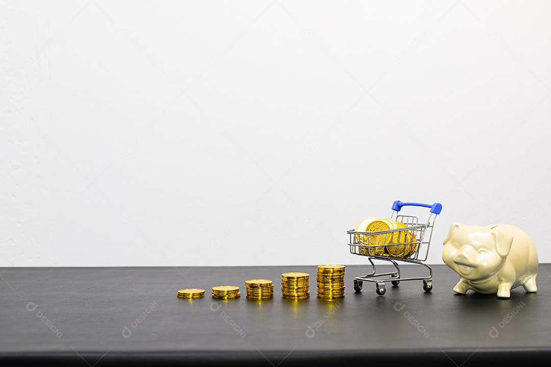 Conceito de crescimento financeiro em um negócio empilhado na mesa do escritório