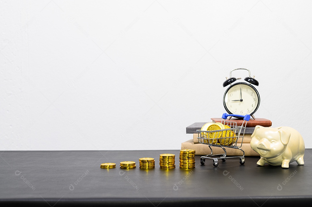 Conceito de crescimento financeiro em um negócio empilhado na mesa do escritório