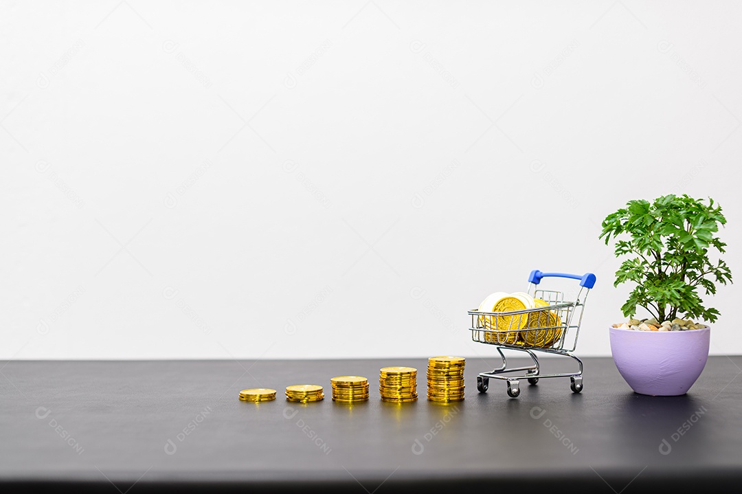 Conceito de crescimento financeiro em um negócio empilhado na mesa do escritório