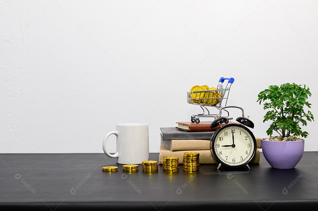 Conceito de crescimento financeiro em um negócio empilhado na mesa do escritório