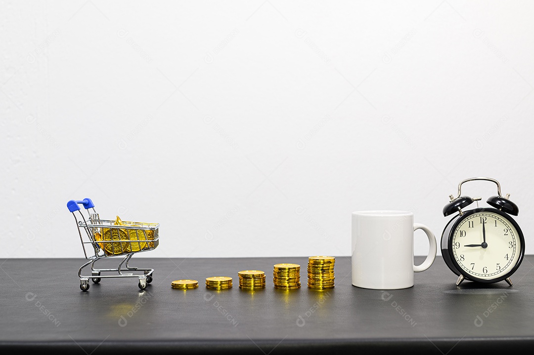 Conceito de crescimento financeiro em um negócio empilhado na mesa do escritório