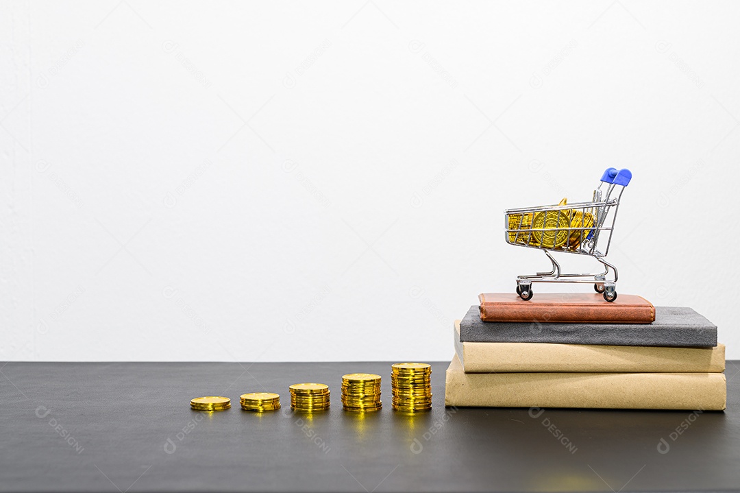 Conceito de crescimento financeiro em um negócio empilhado na mesa do escritório