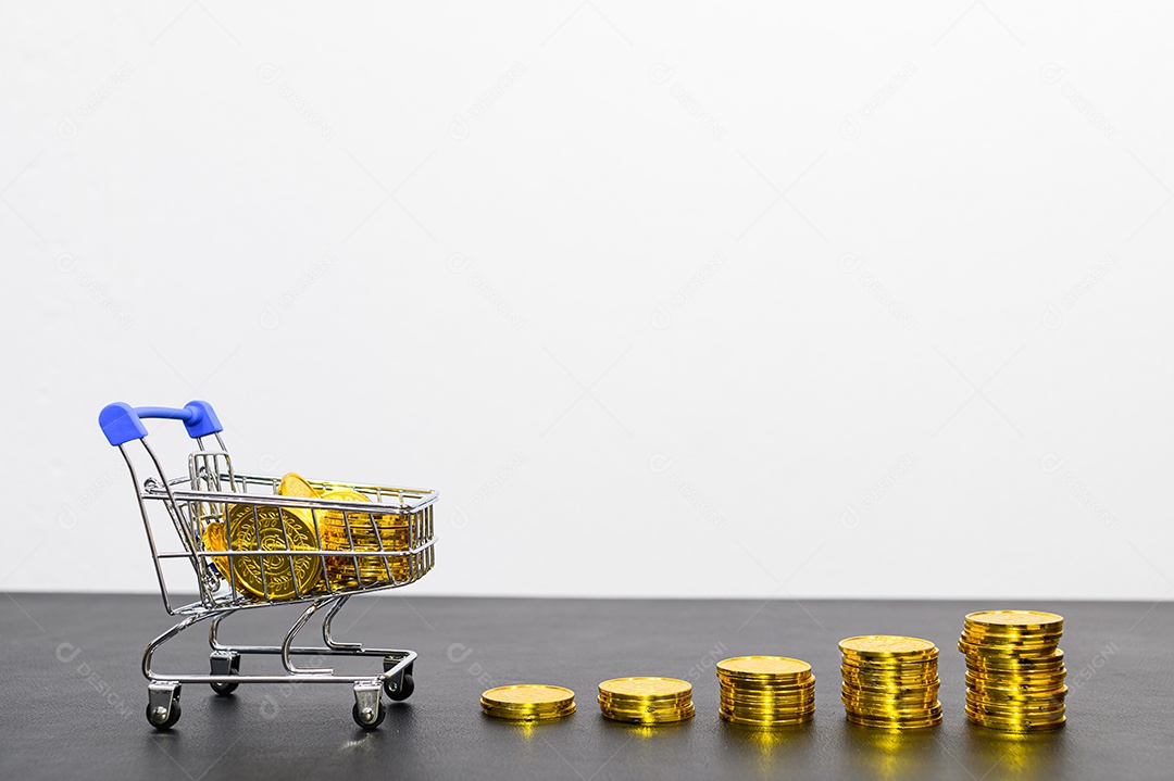 Conceito de crescimento financeiro em um negócio empilhado na mesa do escritório